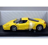 Bburago 1:32 Enzo Ferrari Bburago 1:32 Enzo Ferrari